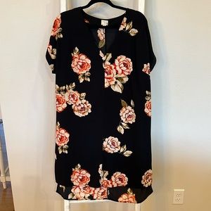 A New Day Short Sleeve Black Floral V-neck Mini Dress 4 Accent Buttons on Back